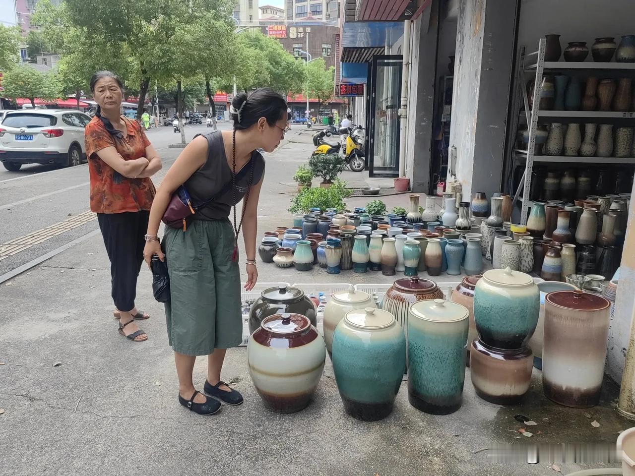 潍坊出发，自驾1000多公里，10多个小时，跑了一晚上，终于来到瓷都景德镇。
