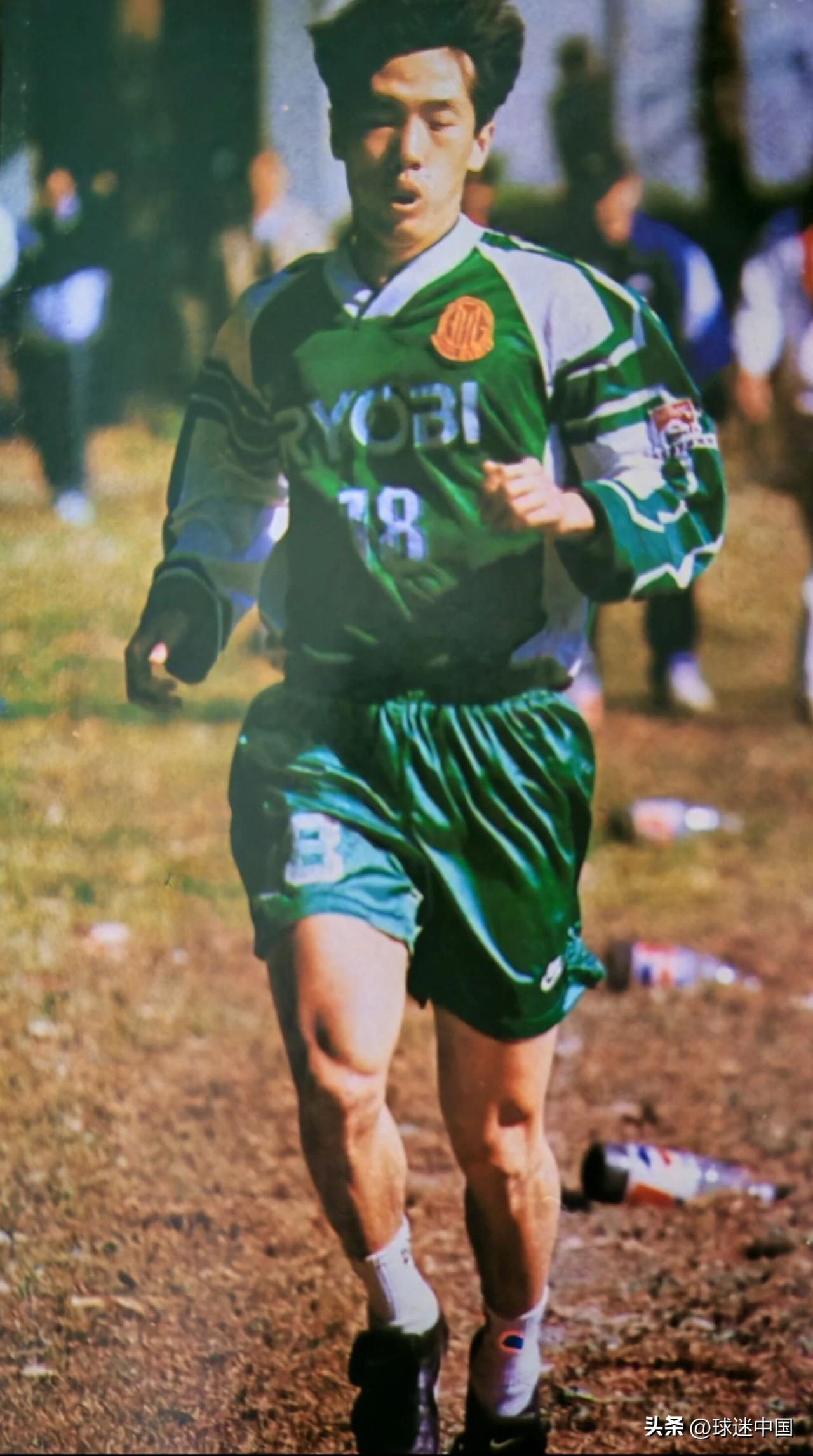 中国足球职业化三十余年，京沪足球对话从未间断。不少北京籍教练跨越地域，执掌上海顶