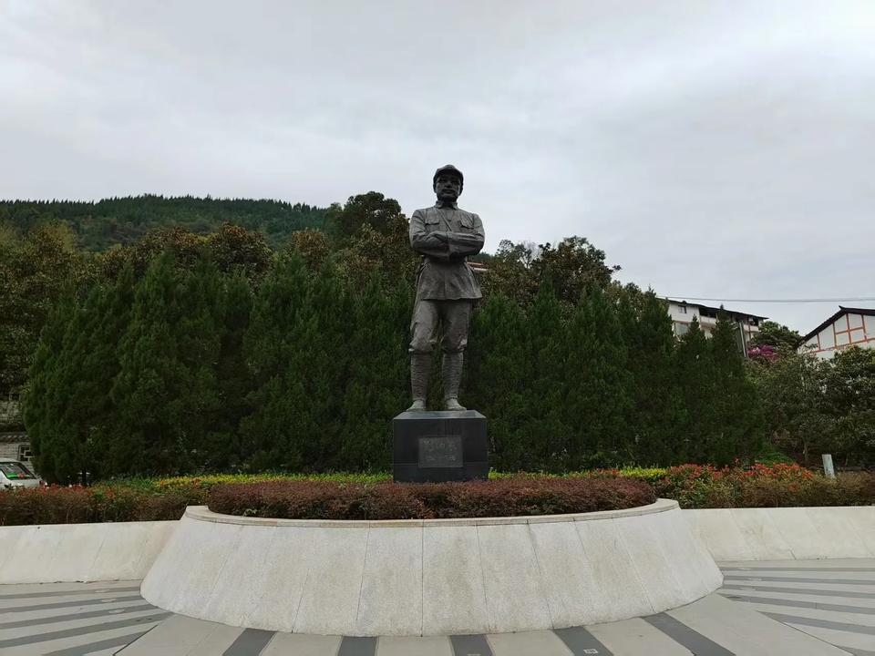 刘伯承故里
坐标重庆市开州区赵家街道周都村，距离开州区约莫13公里。

当你在看