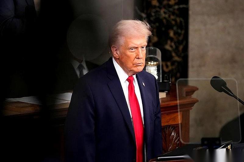 特朗普突然发话，美国对伊朗的“停火”又延长了！
不是因为局势缓和，而是他点名说：