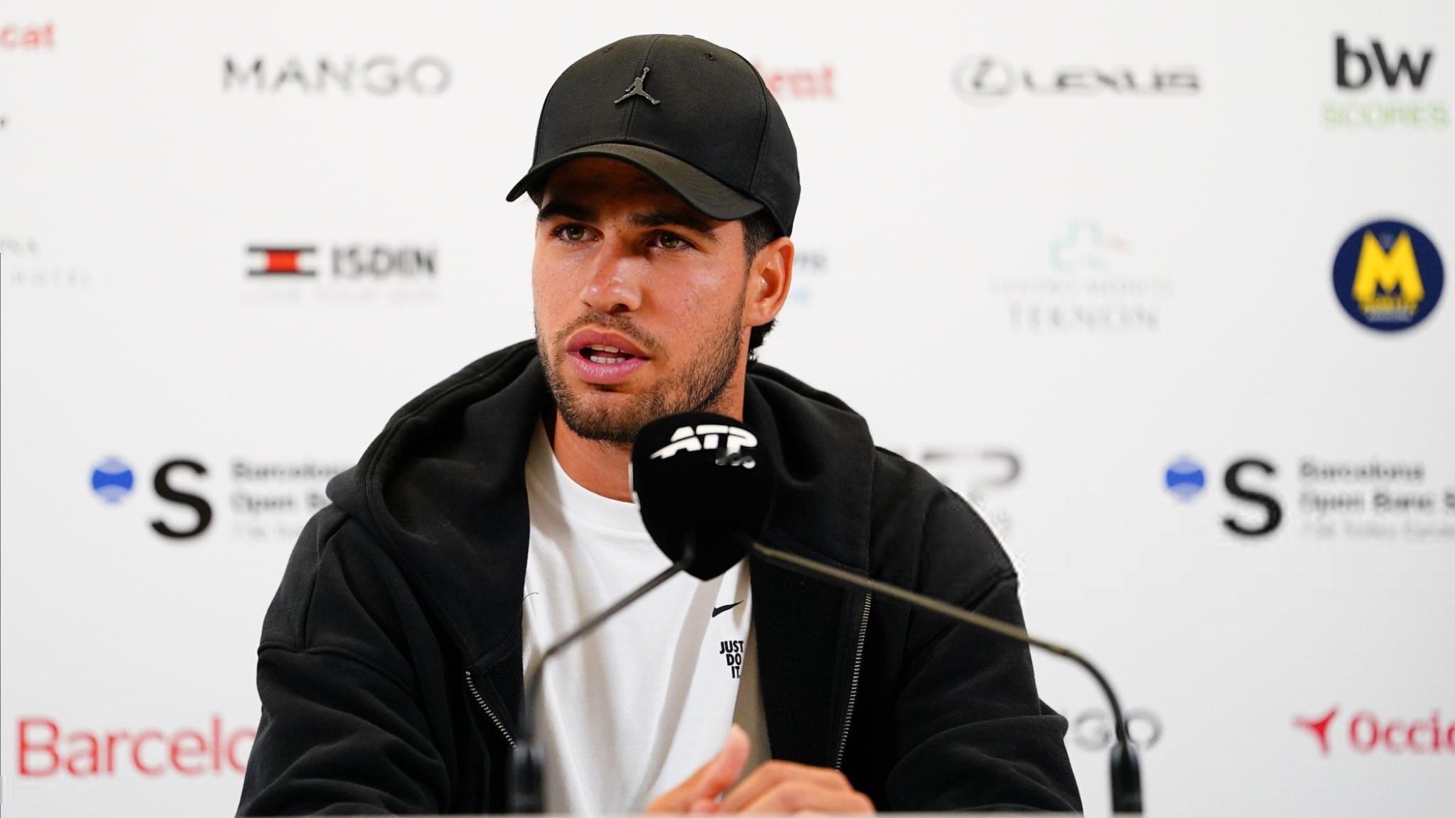 网坛风云 阿尔卡拉斯阿尔卡拉斯 回应观看辛纳夺冠后跳进泳池庆祝一幕。“我当时正走