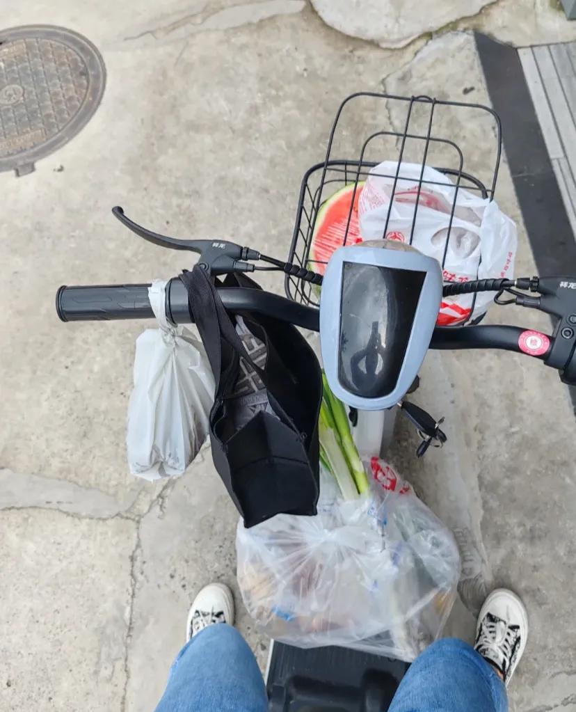 婚后的柴米油盐
有多少30岁+的女人结婚生子后每天都要徘徊上班下班柴米油盐进出厨