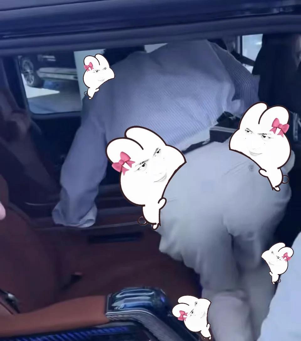 郑月月守护老公屁股！！！！
雷朋 没有tag 老爸我不是故意的