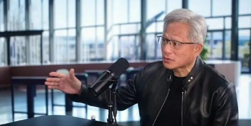 黄仁勋当着全球的面怒怼美国芯片封锁政策，说白了就是自家蛋糕被砸了，还得看着对手逆