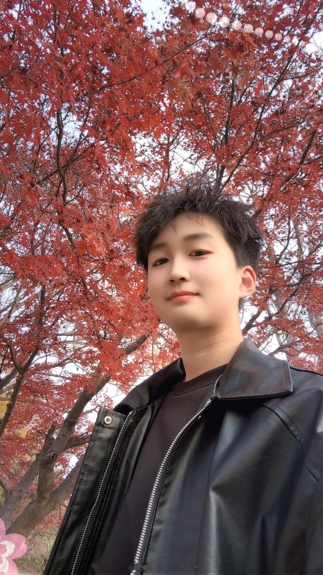 抖音直播 禁止过度美颜 这就应该在设计的时候不要搞这么严重，结果现在出来了，不让