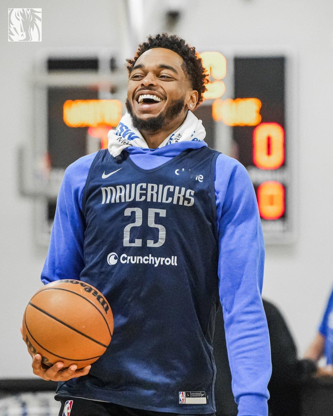 揭幕战前最后一次训练，加福德有在照片里，但明天出战概率 25%。nba新赛季揭幕