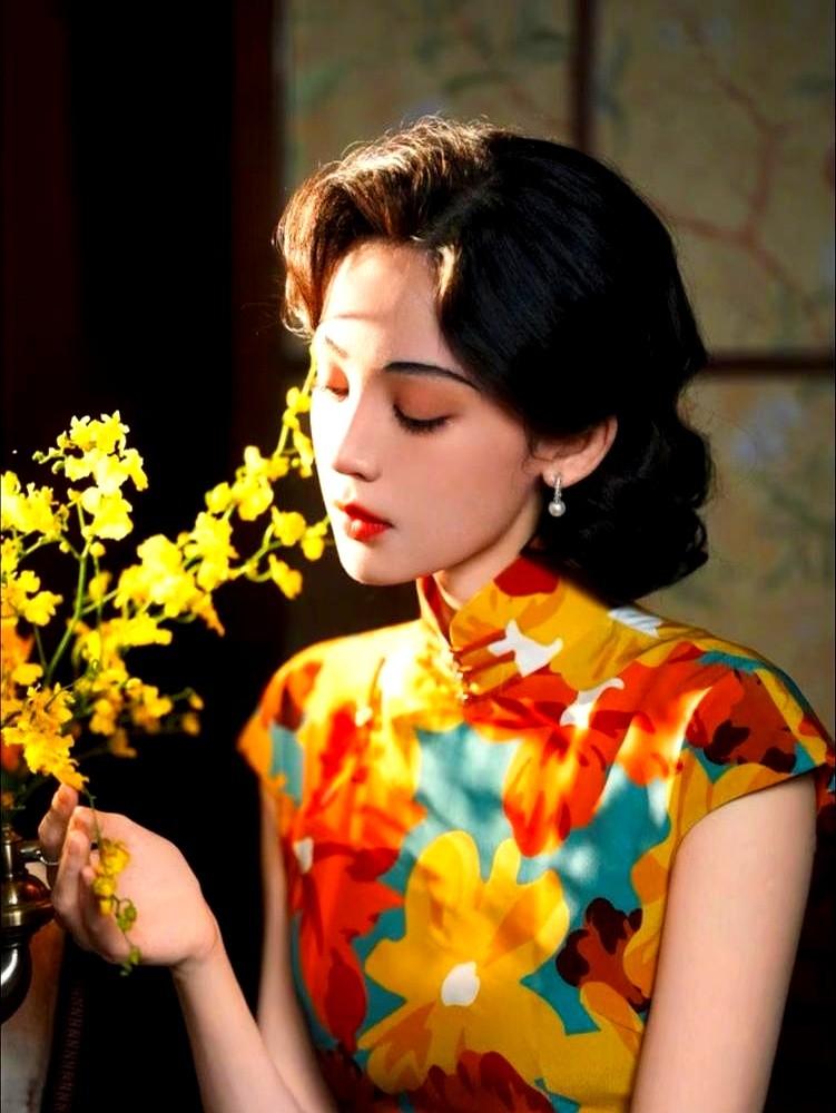 盯住大腿上那处枪伤，杜黄桥的手僵在半空，最终还是把纱布缠了上去。

这个76号的