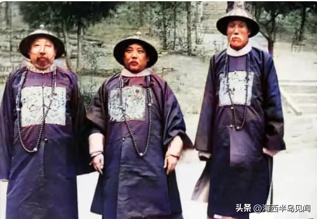 清朝末年，袁世凯（中间）最后一次与那桐及庆亲王奕劻的合影。袁世凯时任直隶总督、军