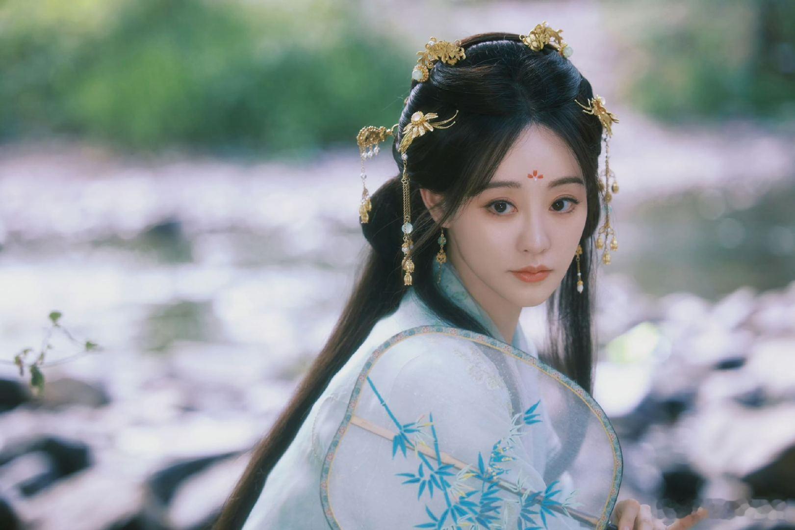 祝绪丹版我不是天才吗 谁懂啊！她眼里的戏比台词还多，这眼神分分钟鲨疯，古装适配度