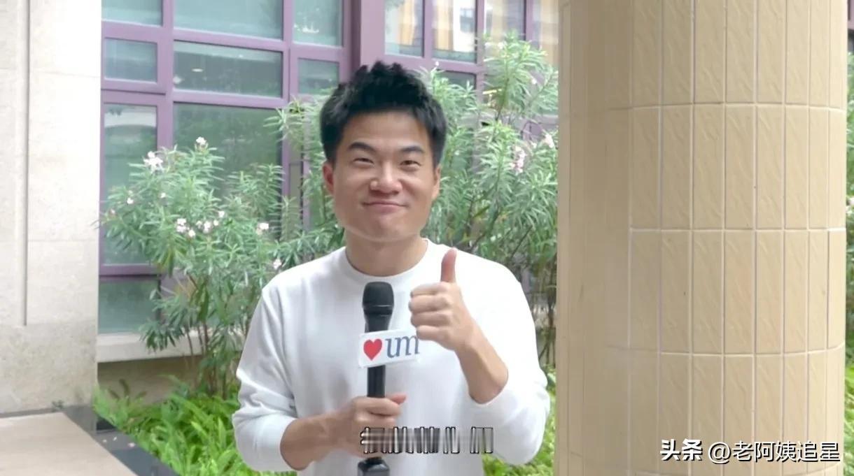 董老师今天来到澳门大学，他说很羡慕这里的学生，澳门大学是位80后世界排名180[