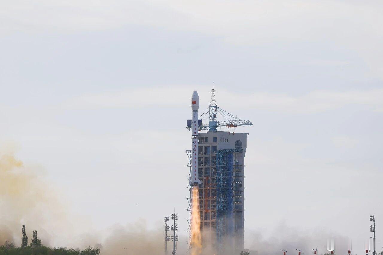 北京时间2026年7月2日7时46分，我国从酒泉卫星发射中心使用长征四号乙运载火