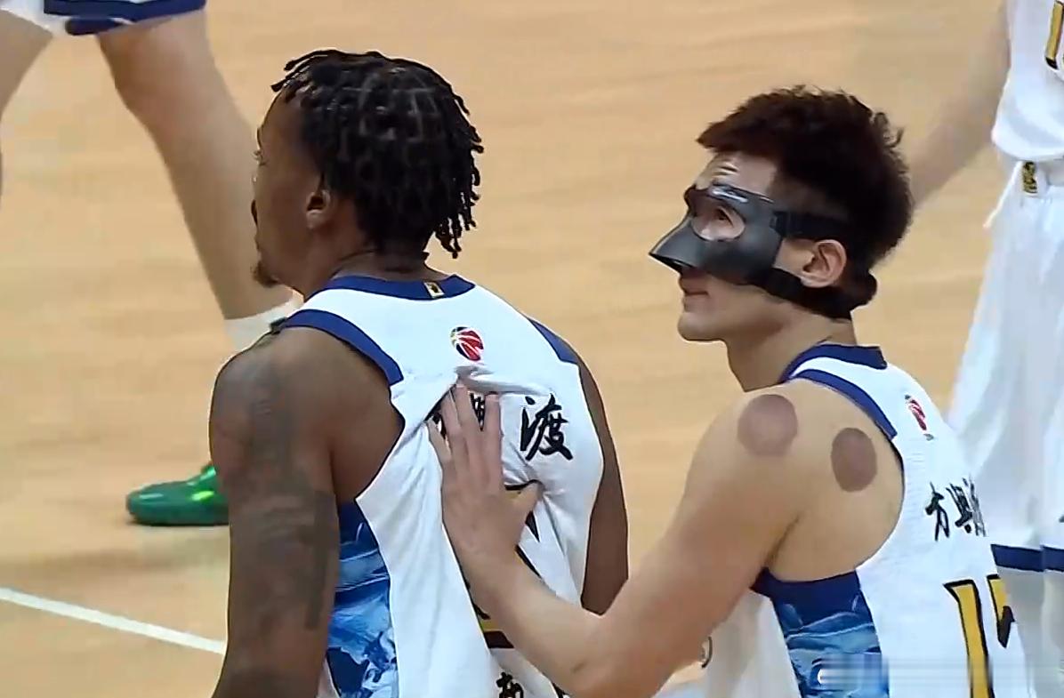 青岛男篮vs广厦男篮 广厦这场有点抽象了，第二节单节31-12，半场领先26分以