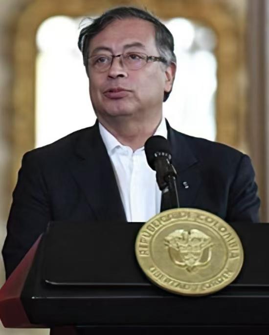 刚刚，美国后院彻底“起火”！谁也没想到，一向被视为美国铁杆盟友的哥伦比亚，竟然当