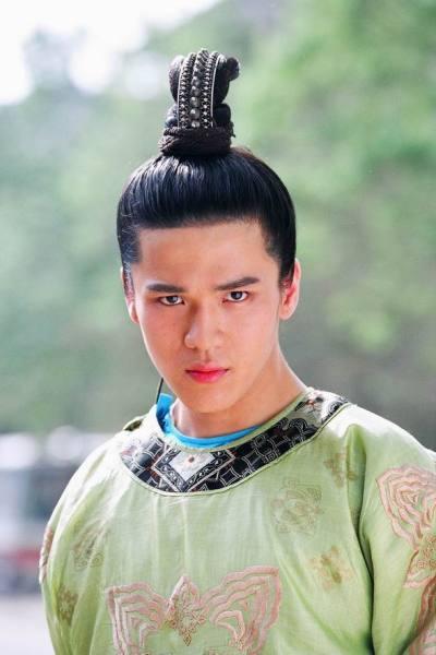 “李元吉临死前攥着的不是佩刀，是一把断齿木梳——梳背上刻着‘武德三年·晋阳’，齿