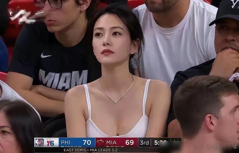 CBA导播估计肠子都悔青了！一场总决赛，冠军是谁没多少人聊，反倒是一个女观众的镜