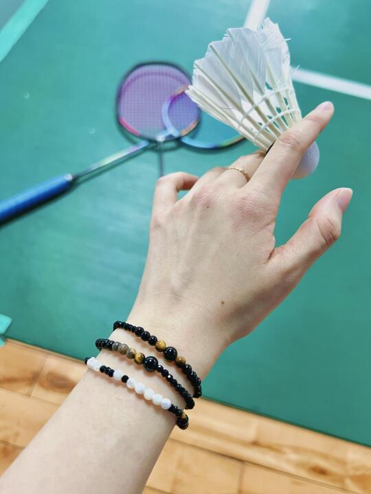 想看看大家打球左手都戴什么🏸