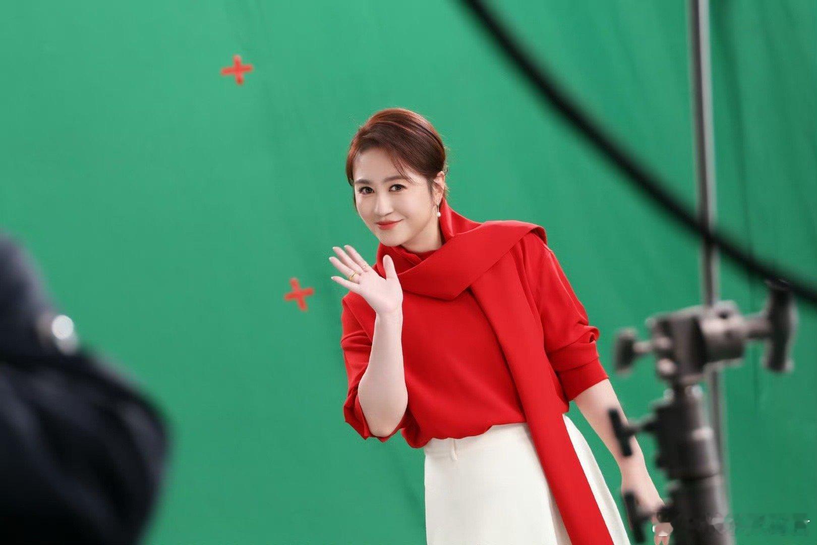 不愧是马丽送祝福都这么有梗 马丽的祝福自带BGM：哈哈哈哈！族长和Mary随机切