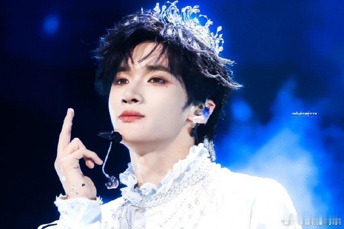 余宇涵唱了你让爱一点一滴汇成河 循环他的《一点一滴》停不下来！歌声里藏着的细腻太