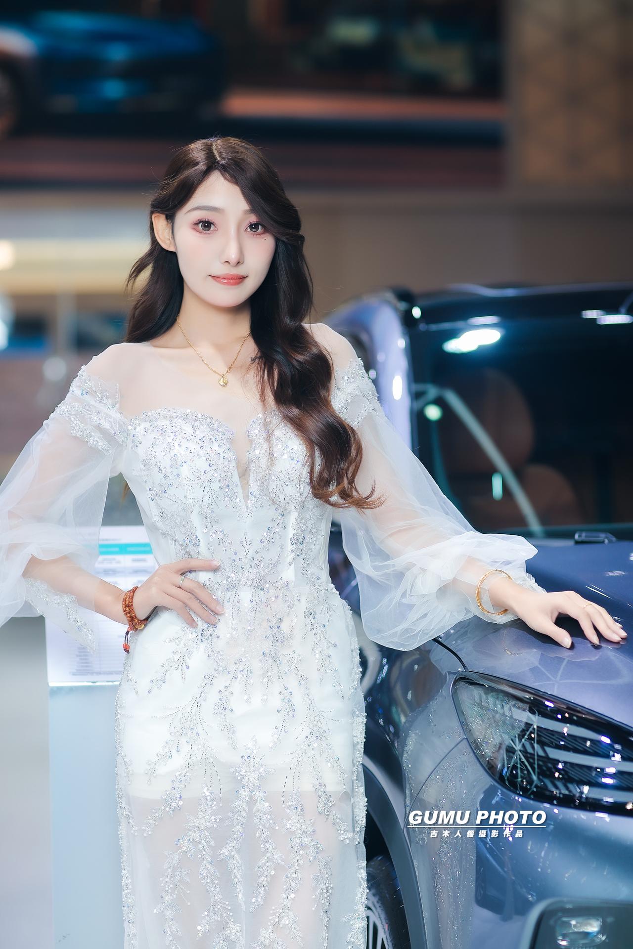 2025重庆汽车消费节星途展台模特小姐姐