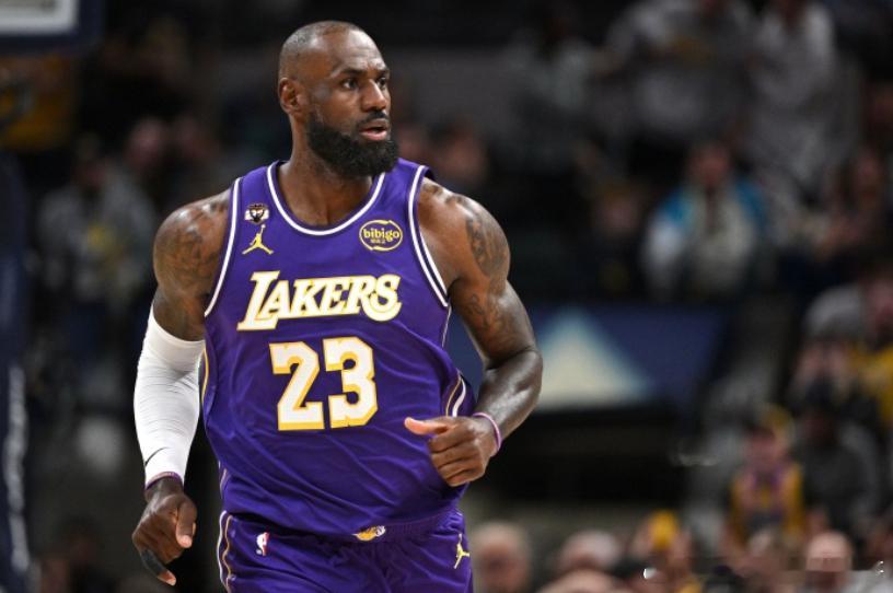 明日湖人vs勇士，詹姆斯（左脚伤病管理）被挪出了伤病名单。此外，斯玛特（右脚踝挫