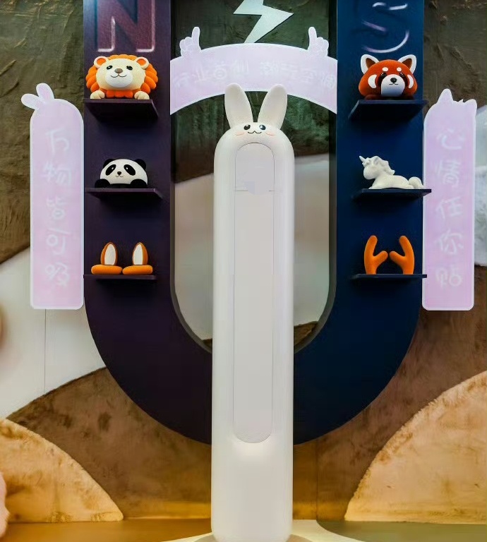 网友们自发感慨一代人有一代人独属于自己的审美浪漫，雅致大气的经典款式，灵动可爱的