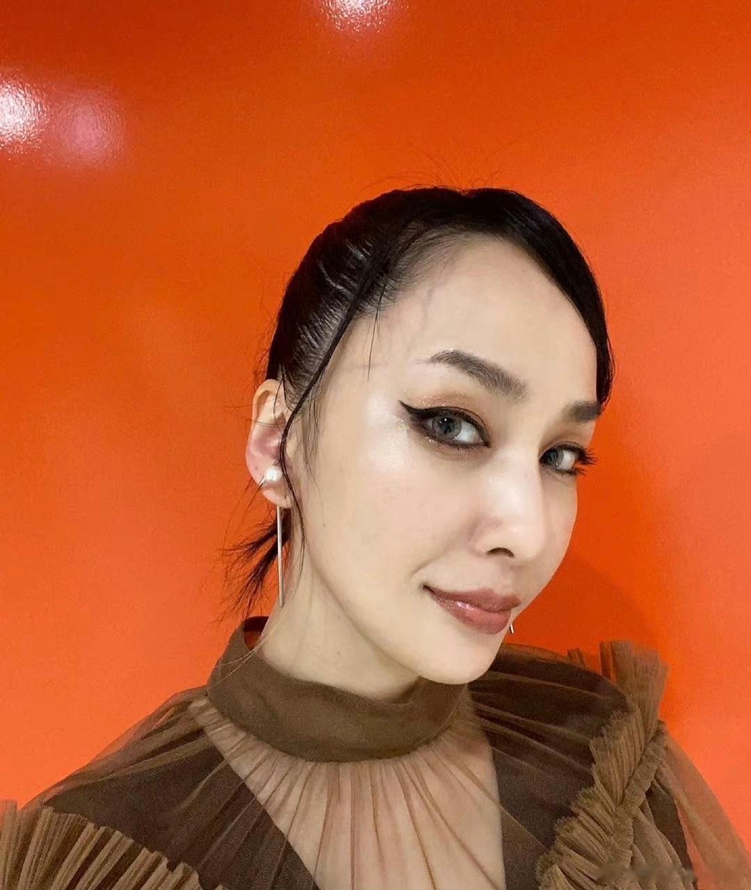 #中岛美嘉 轻舟已过万重山# 每一次听到中 岛美嘉所唱的《曾经我也想过一了百了》