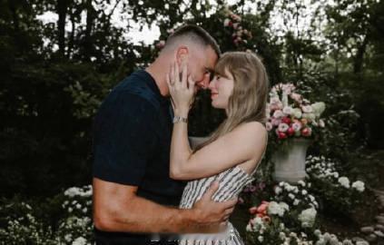 Travis和队友谈与霉霉订婚Travis向队友介绍霉霉是未婚妻的感受 Trav