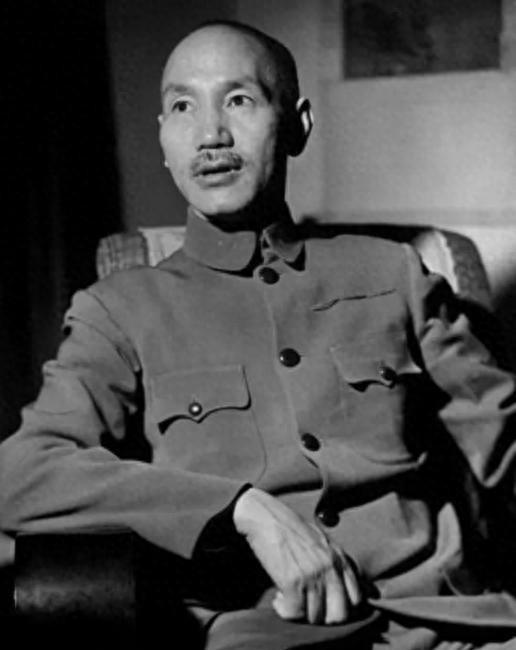 蔡文治批评长江防线漏洞百出，汤恩伯反驳称其年少不懂实情，两人观点截然不同！
19