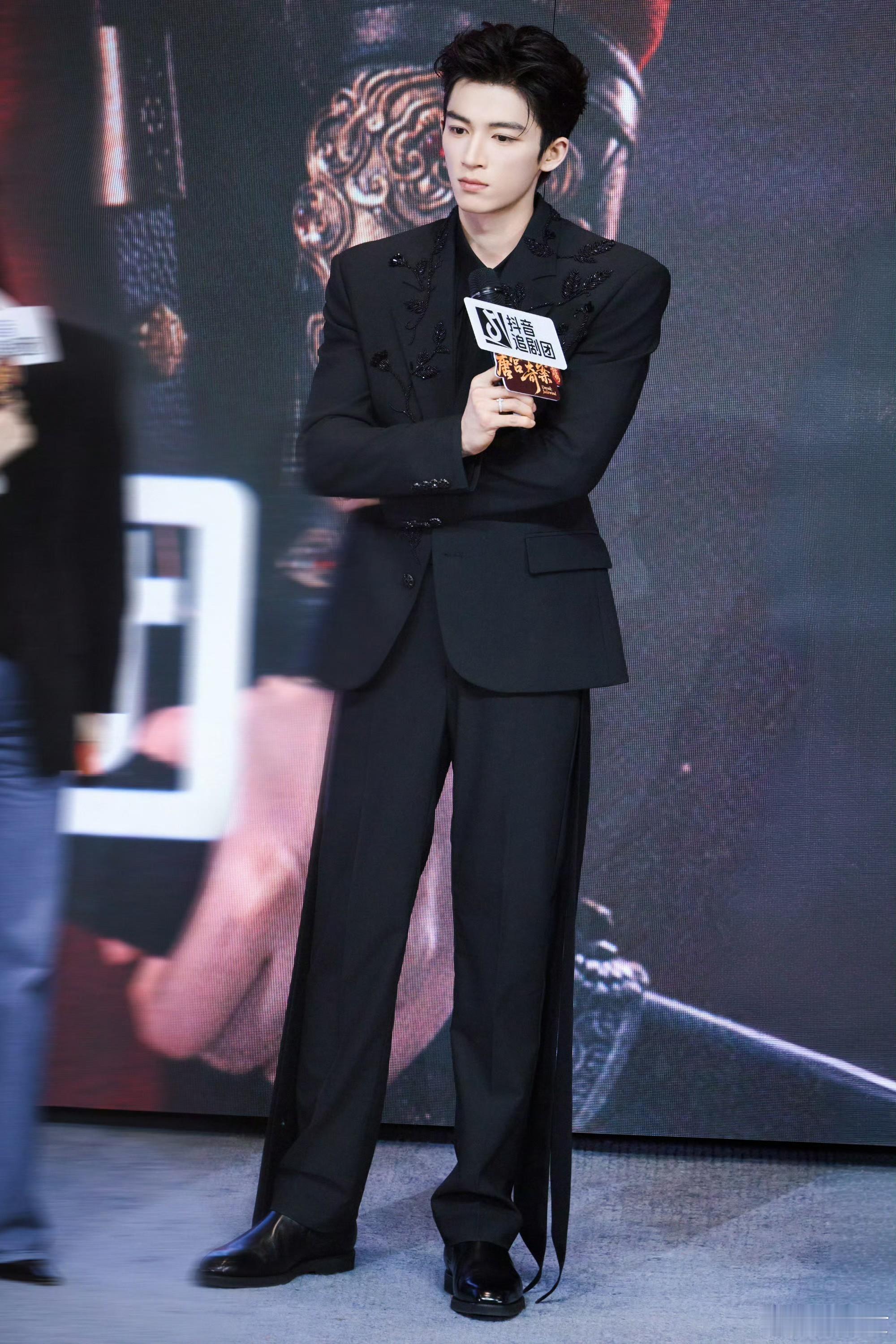 王星越破万男主回宫唐宫奇案热度破万，萧怀瑾回宫，双重惊喜让追剧人特别满足，王星越