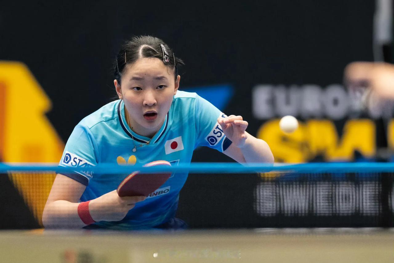 【打削球毫不费力，张本美和零封43岁老阿姨】不出意外，18岁小张本，零封43岁削