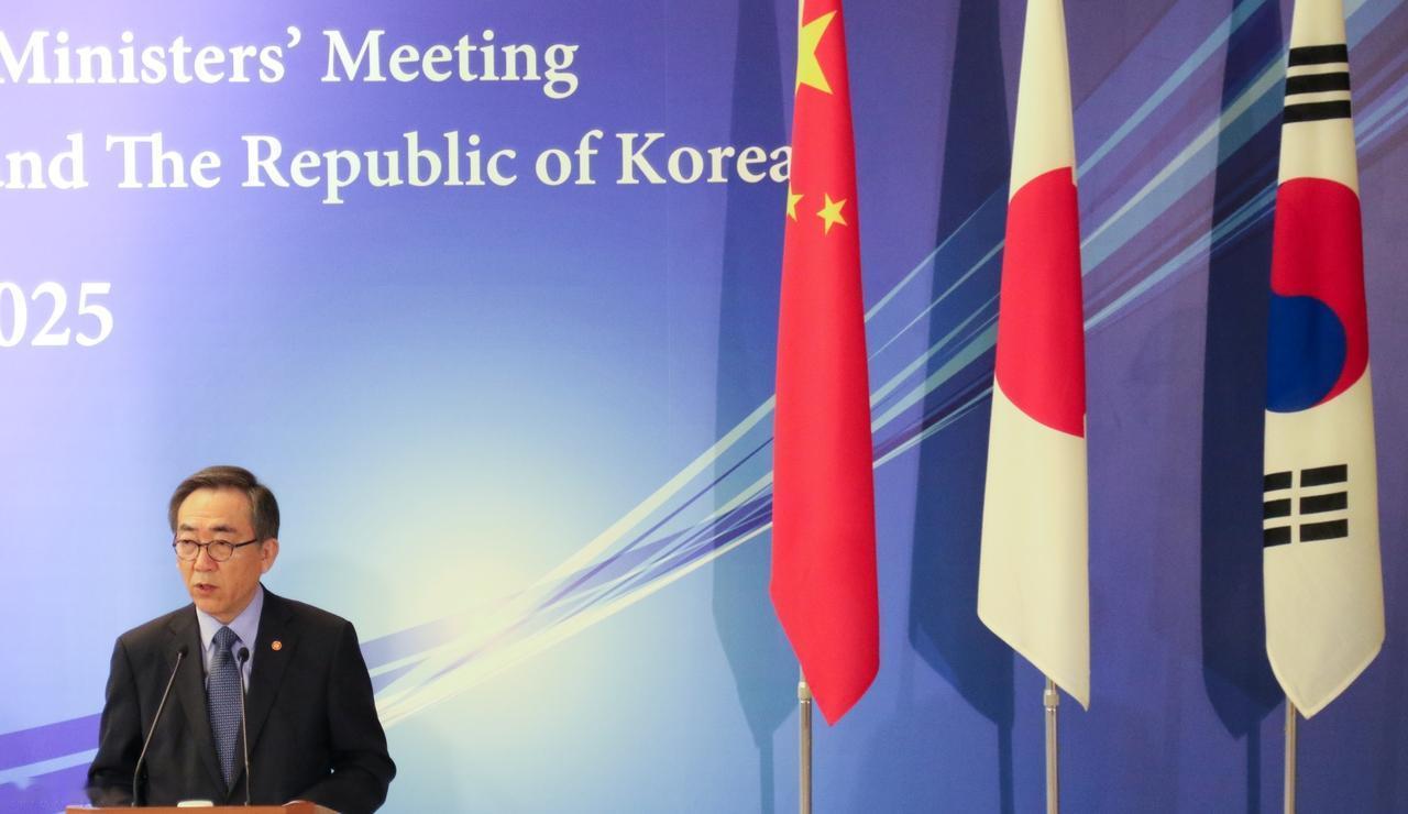 根据路透社11月20日的报道，韩国已经收到中方的通知，原定于月底在澳门举办的中日