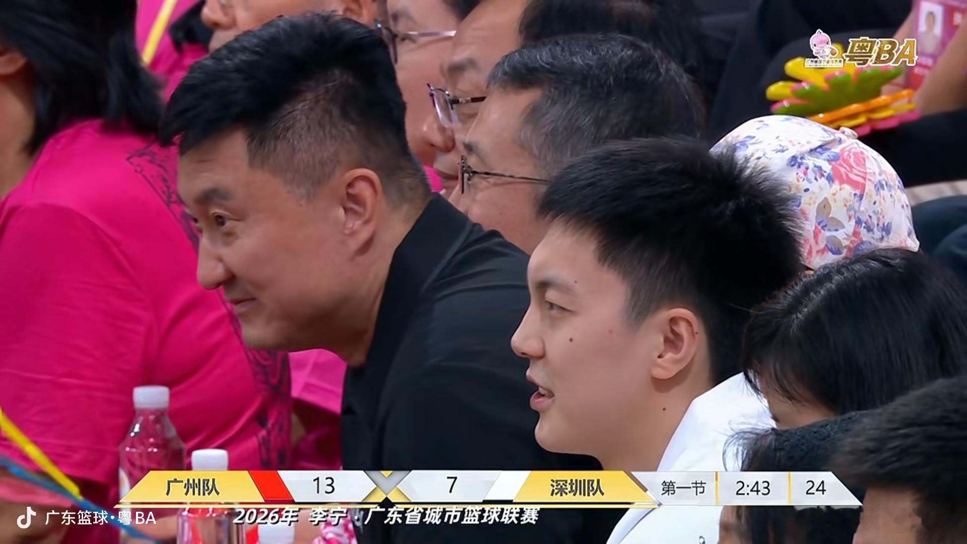 粤BA半决赛今晚火热打响，杜锋指导和胡明轩来到广州天河现场观战 