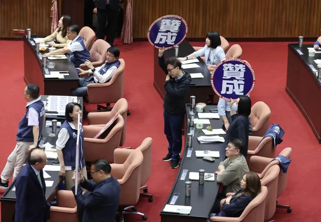 赖清德又被蓝白打脸，民进党行政院要删减地方县市一般性补助，引发岛内各县市首长与在