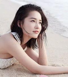 李沁曾舜晞同框，画面养眼

近日，李沁与曾舜晞罕见同框，两人并肩而立，笑容灿烂。
