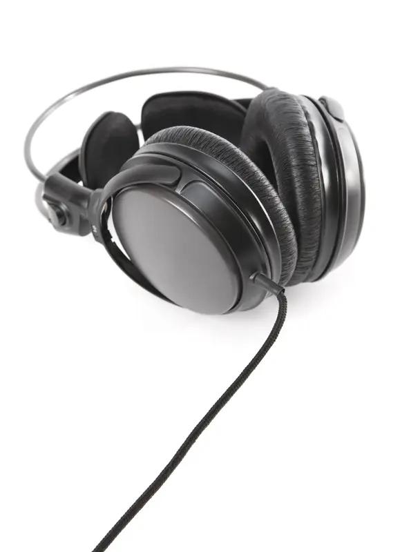 河南 10岁男孩长期戴耳机听音乐，睡觉也戴，致听力受损，确诊噪声性耳聋 ！男孩妈