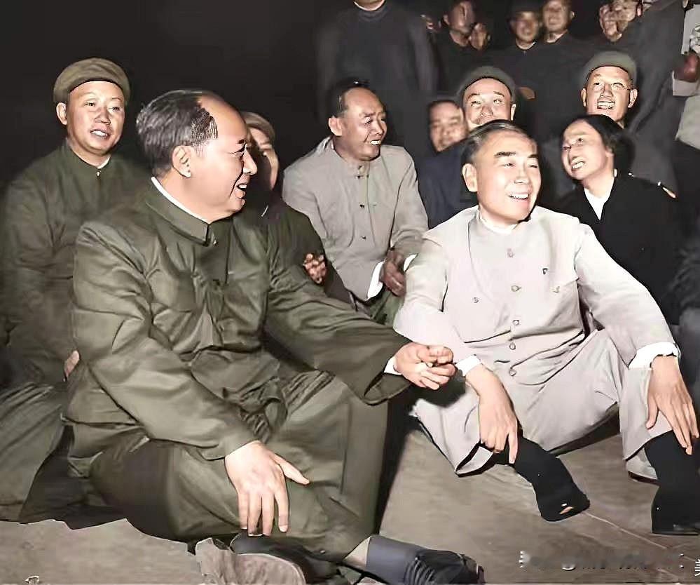 1966年10月 毛泽东主席、周恩来总理在观看节日焰火