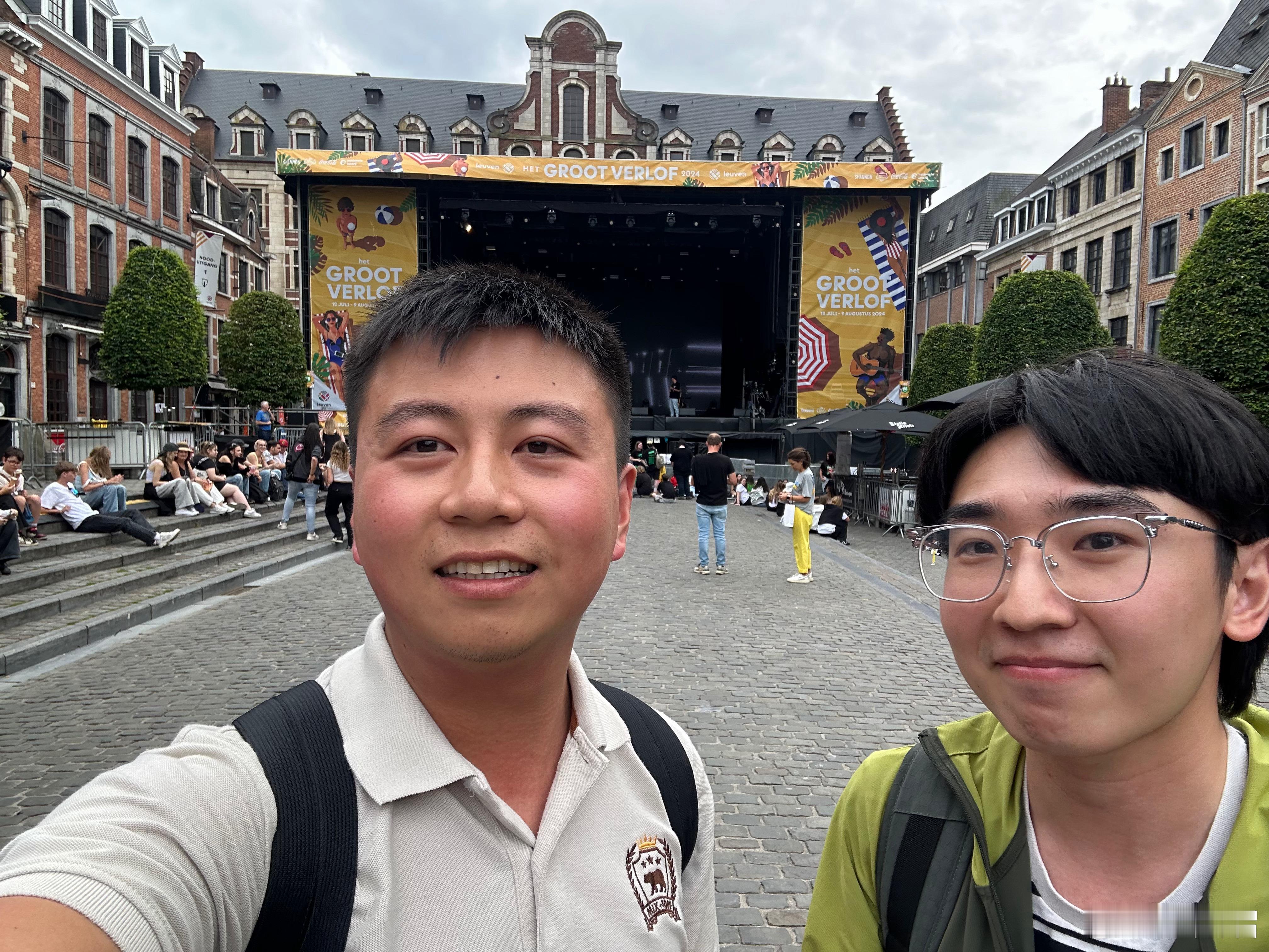 【原来在比利时当博士压力这么大】在傍晚，我跟小周喝完酒，又见到了刚下班的小文。小