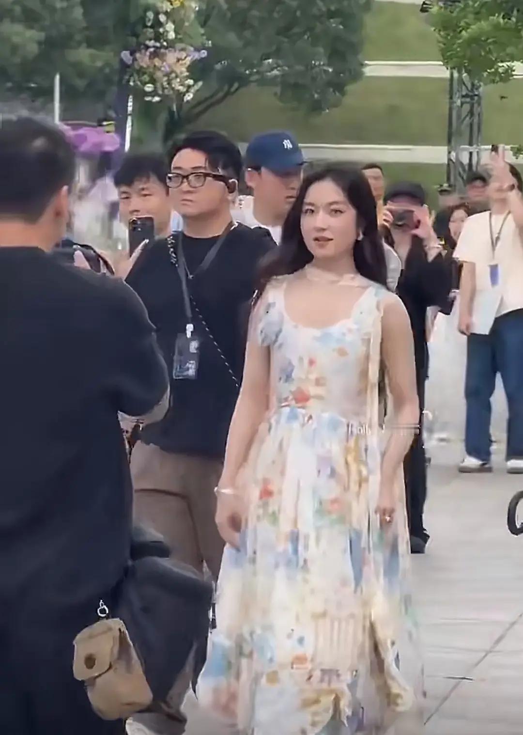 李兰迪胖了 没进组是在养膘吗 