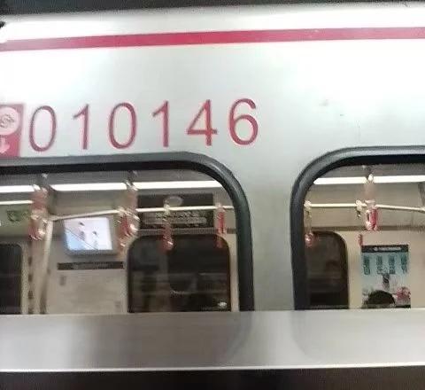 北京地铁1号线DKZ4
01014，01026，附一张大粉杵湾里号01041
	