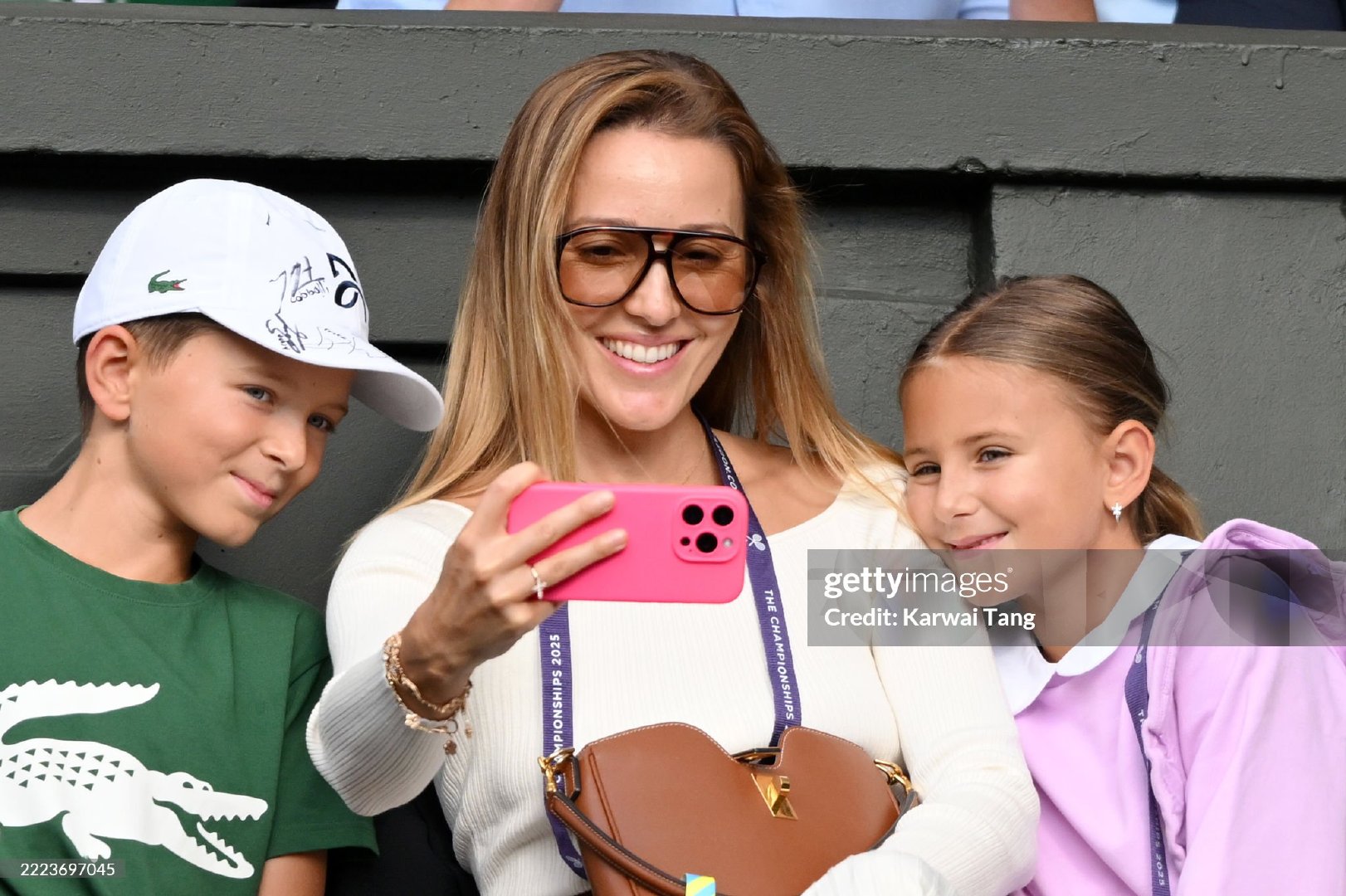 👩‍👧‍👦🤳[嘻嘻] ​​​