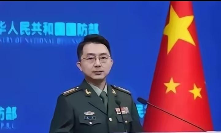 荷兰护卫舰“德鲁伊特”号最近够忙，前脚刚在中国南部海域刷一波“存在感”，后脚又闯