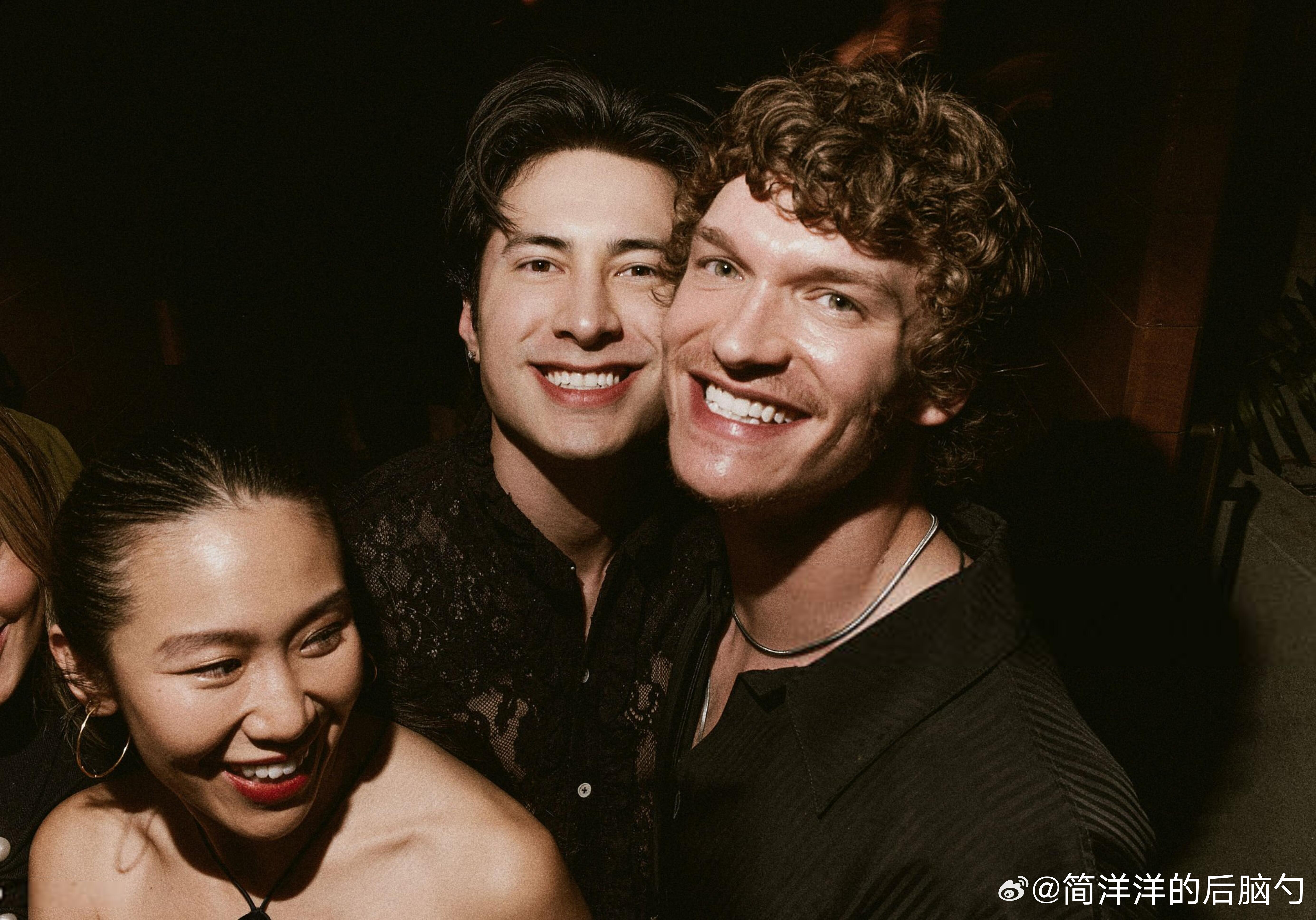 《巅峰对决》两位男主在奥斯卡预热派对大麦特麦 春节档马上有戏