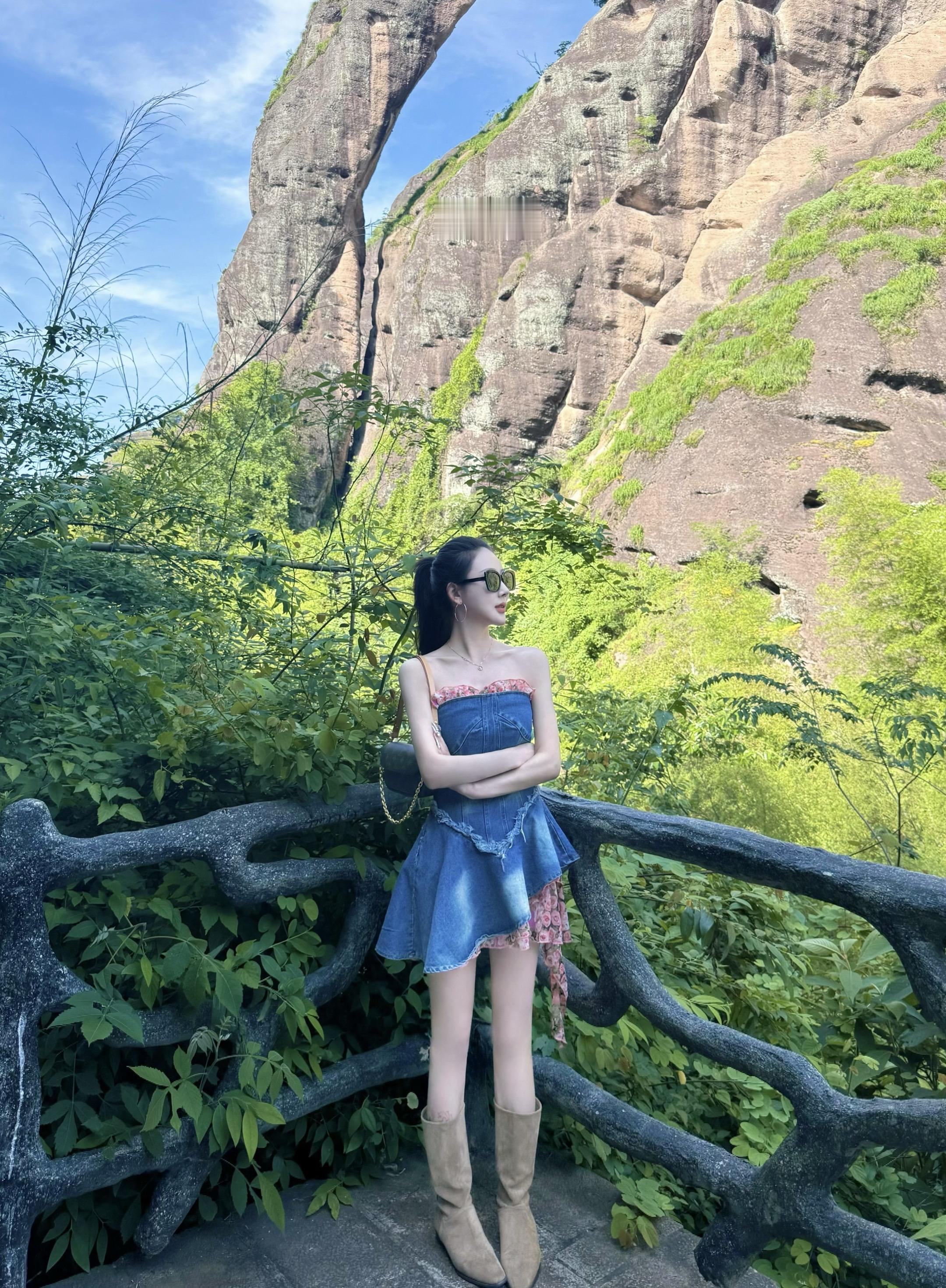 暧昧上头的瞬间 或许我们都想过永远