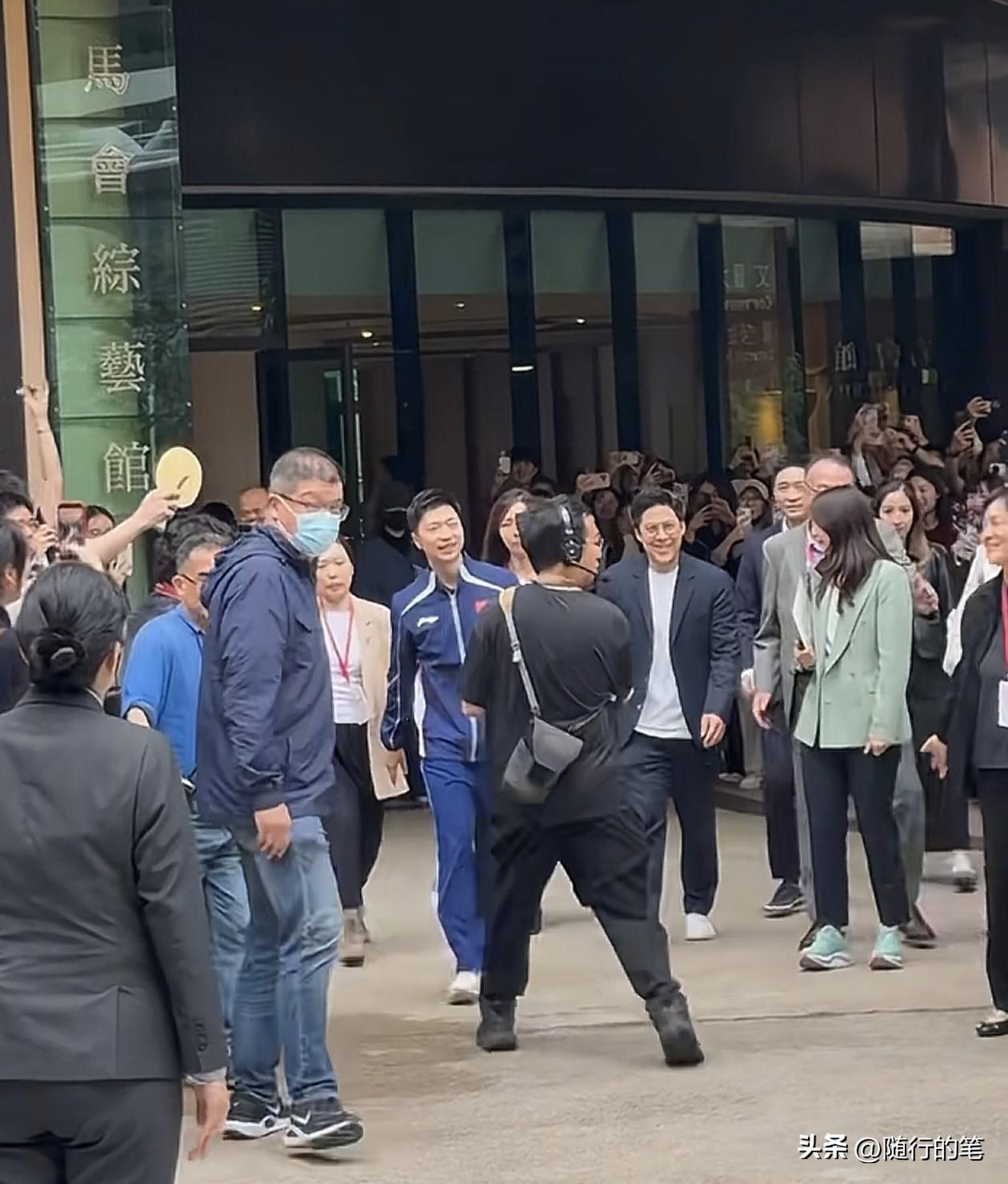 马龙去到香港，霍启刚和郭晶晶、霍启山都成为了配角。

学校里粉丝的热情完全可以预