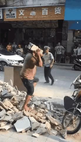 看来当“叔叔”也太不容易了？