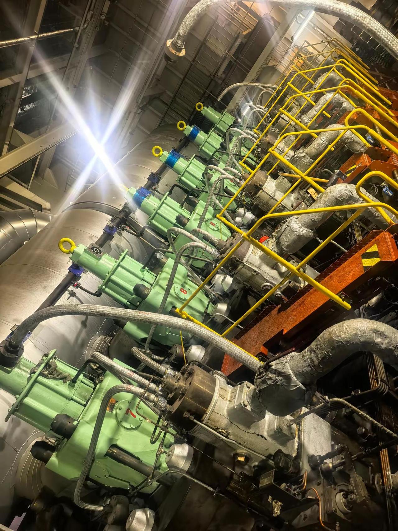 我们兄弟工作的样子还是很帅的