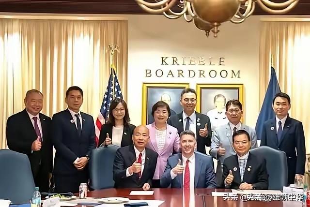 令人大跌眼睛，指的是窜访美国的韩国瑜和赖士葆举止动作，他们见到的只是普通且低级别