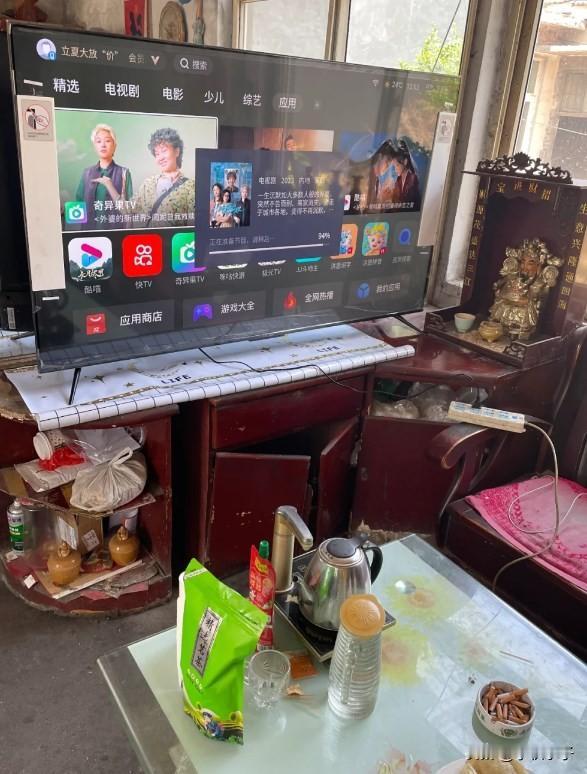 难道真没人觉得用电视机比用投影仪看剧，更伤眼睛吗

很少看剧看综艺，就算有也是拿