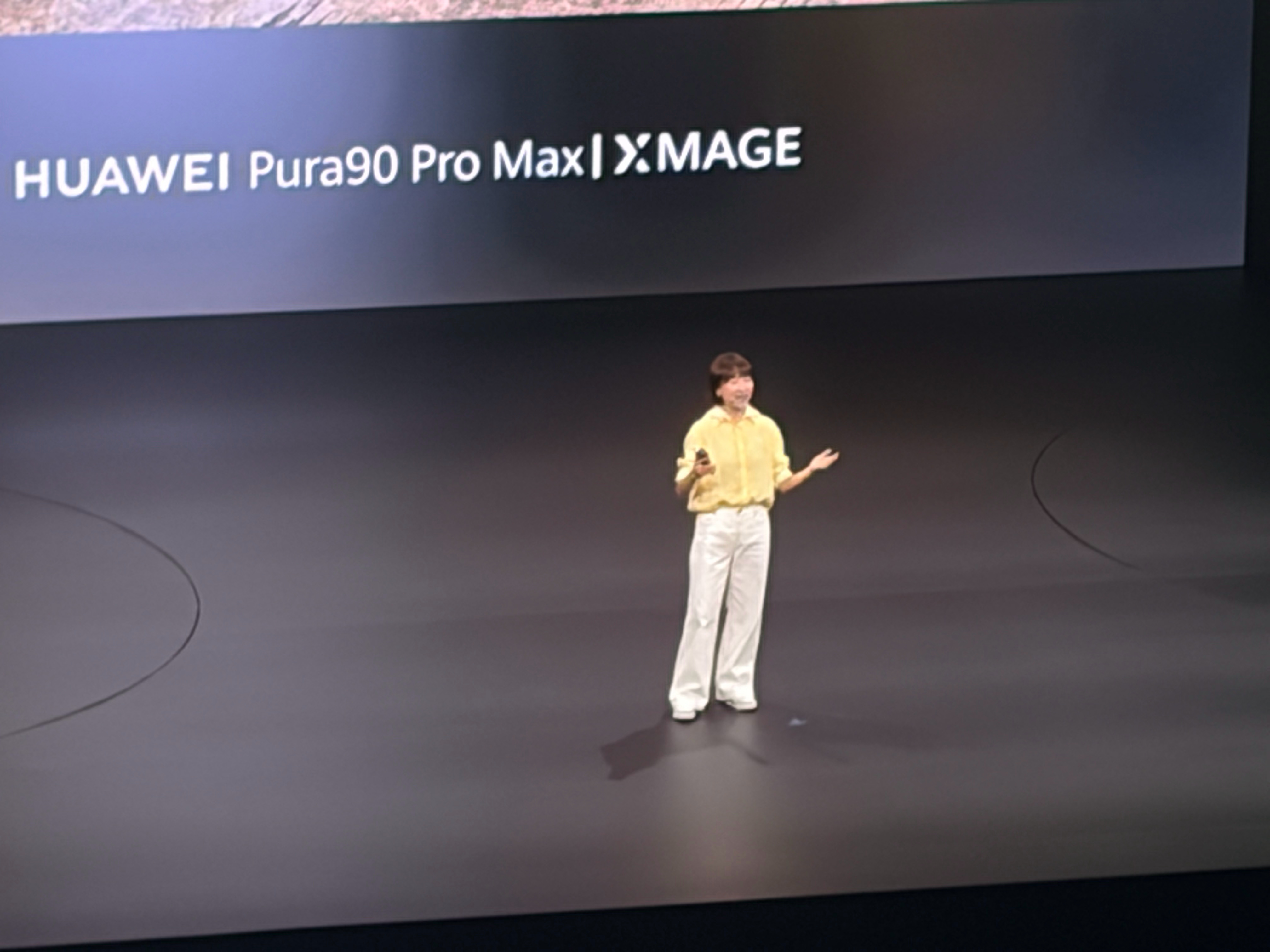 华为Pura 90系列发布会何香蓓居然来现场了最喜欢的一位旅游博主明明是年纪这么