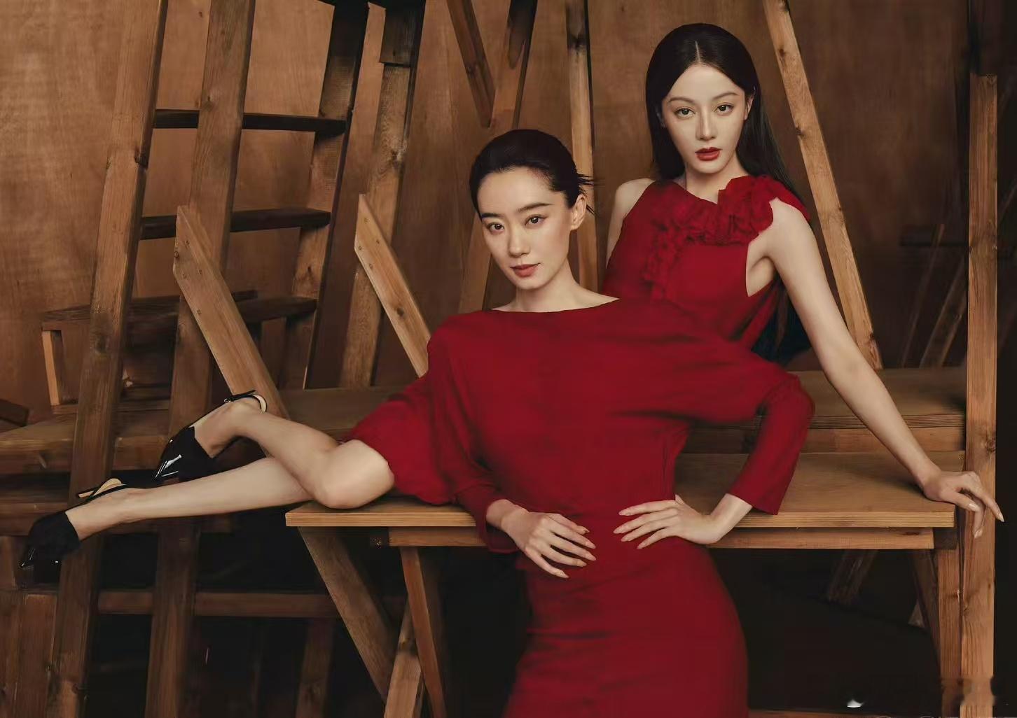 张小斐迪丽热巴VOGUE内页大片张小斐迪丽热巴vogue双人内页大片张小斐迪丽热